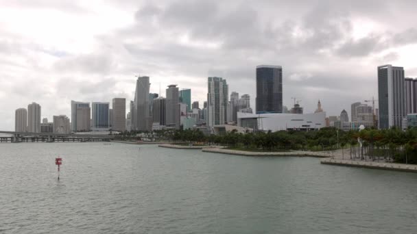Miami belvárosának látképe egy felhős napon. — Stock videók