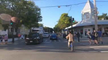 Key West 'teki Duval Caddesi' nden POV Yolu - Key West, Floridya - 15 Şubat 2022