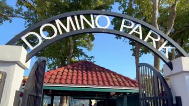 Little Havana Calle Ocho 'daki ünlü Domino Parkı bir Florida Mirası sitesi - MIAMI, Birleşik Devletler - 20 Şubat 2022