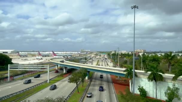 Miami International Airport MIA - MIAMI, Stany Zjednoczone - LUTY 20, 2022 — Wideo stockowe