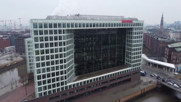 Die Spiegel-Zentrale in Hamburg - HAMBURG, DEUTSCHLAND - 25. Dezember 2021 — Stockvideo