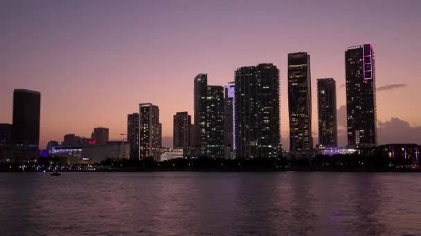 Amazing evening view over the skyline of Miami - MIAMI, FLORIDA - FEBRUARY 14, 2022 — Stok Video