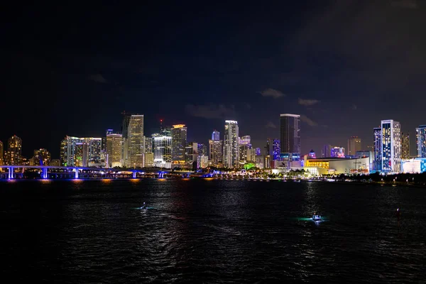 Skyline von Miami Downtown bei Nacht — Stockfoto