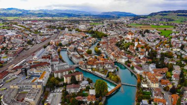 İsviçre 'deki Thun şehrinin hava manzarası