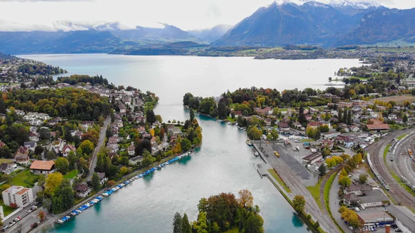 Letecký pohled na město Thun ve Švýcarsku — Stock fotografie