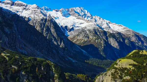 Det fantastiska landskapet i schweiziska Alperna i Schweiz — Stockfoto
