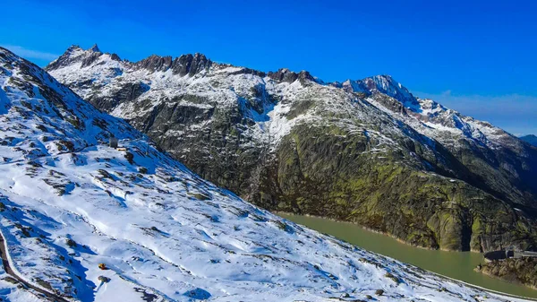 As incríveis geleiras nos Alpes Suíços - vista aérea — Fotografia de Stock