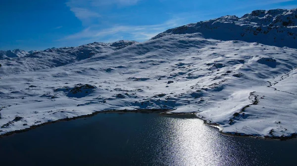 Letecký pohled na krásný ledovec ve Švýcarsku — Stock fotografie