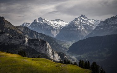 İsviçre Alplerinin harika dağları