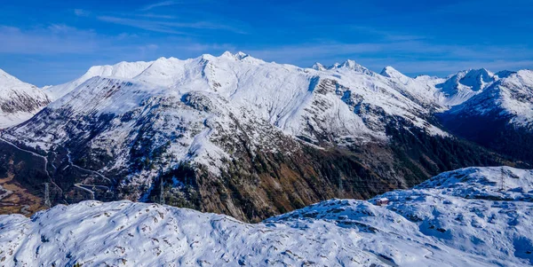 Glaciärerna i de schweiziska Alperna - snötäckta berg i Schweiz — Stockfoto