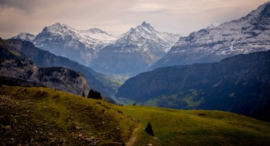 İsviçre Alplerinin harika dağları