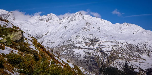 Los Alpes Suizos - vista increíble sobre las montañas de Suiza —  Fotos de Stock