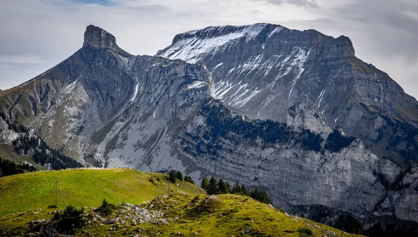 Underbar panoramautsikt över de schweiziska Alperna - vy från Schynige Platte Mountain — Stockfoto