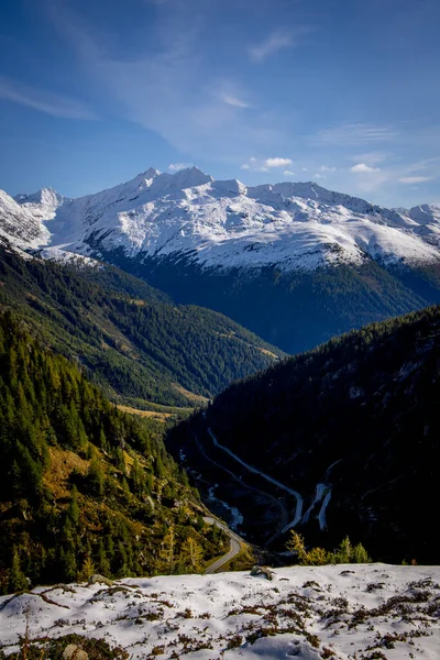 Швейцарські Альпи - дивовижний краєвид над Швейцарськими горами — стокове фото