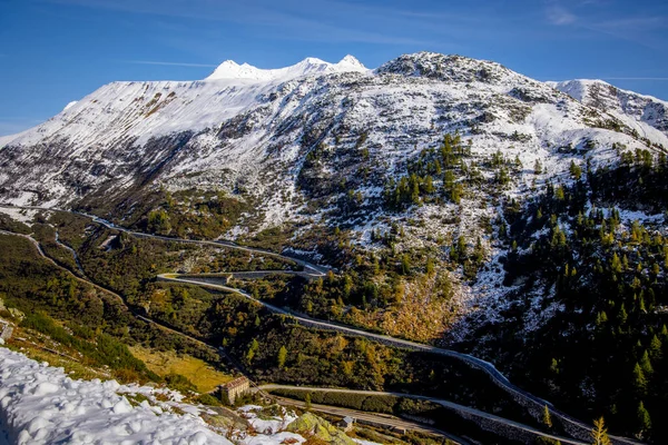 Il meraviglioso paesaggio delle Alpi svizzere - bella Svizzera — Foto Stock