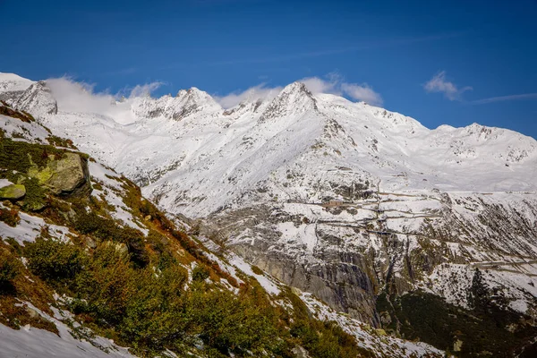 Švýcarské Alpy - úžasný výhled na hory Švýcarska — Stock fotografie