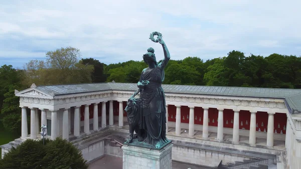 Münih 'teki ünlü Bavyera heykeli — Stok fotoğraf
