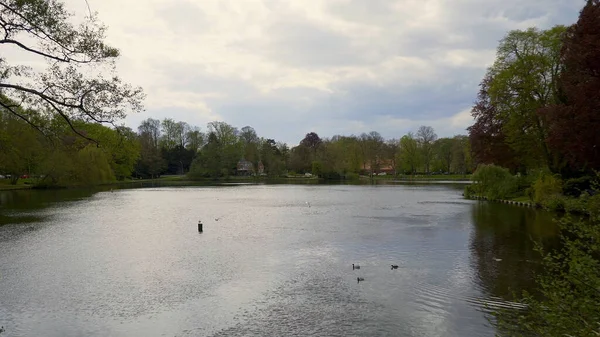 Teich Mühlenteich in der Stadt Lübeck — Stockfoto