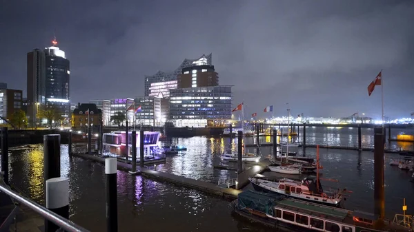 Port de Hambourg - vue imprenable de nuit — Photo