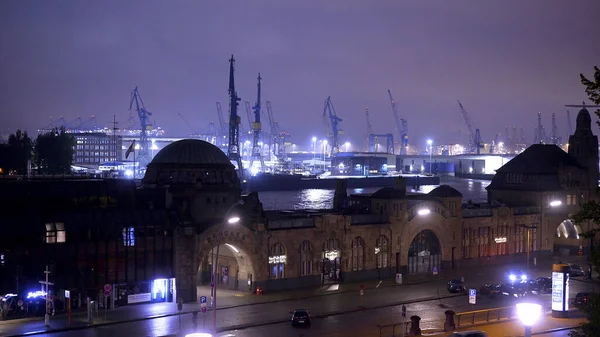 Vacker hamn i Hamburg på natten — Stockfoto