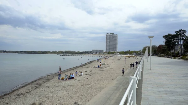 Famous beach of Travemunde at the Baltic sea - LUBECK CITY, GERMANY - MAY 11, 2021 — Stock Photo, Image