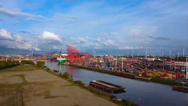 Containerterminalen i Hamburgs hamn — Stockfoto