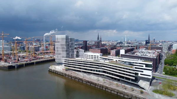 Moderní budovy v okrese Harbour City v Hamburku v přístavu - letecký výhled — Stock fotografie