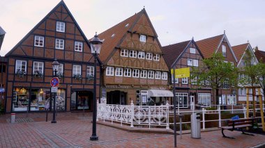 Kuzey Almanya 'nın tarihi şehri Buxtehude - güzel şehir merkezi - BUXTEHUDE CITY, GERMANY - 12 Mayıs 2021