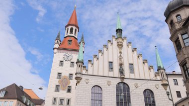 Münih 'teki eski belediye binası ve oyuncak müzesi - MUNICH, Almanya - Haziran 03, 2021