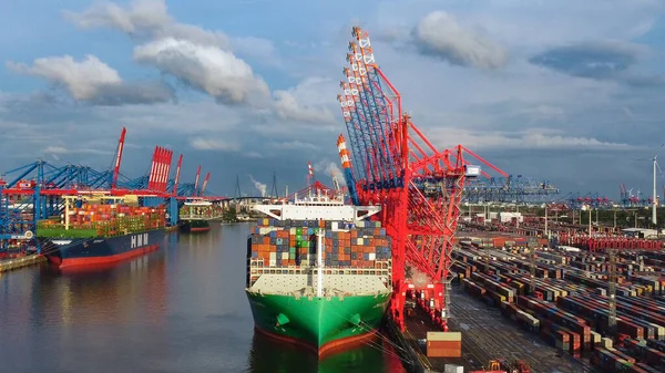 Terminal à conteneurs dans le port de Hambourg — Photo