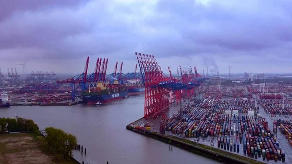 Containerterminalen i Hamburgs hamn — Stockfoto