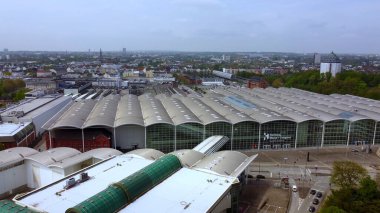 CCH üzerinde hava manzarası - Hamburg Kongre Merkezi - HAMBURG, Almanya - 10 Mayıs 2021