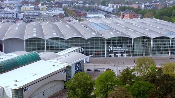 Вид с воздуха на CCH - конгресс-центр Гамбург - Гамбург, Германия - 10 мая 2021 года — стоковое фото