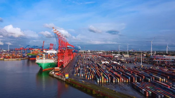Enorm containerterminal i Hamburgs hamn - flygvy — Stockfoto