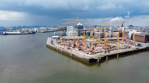 Riesige Baustellen in der Hafenstadt am Hamburger Hafen — Stockfoto