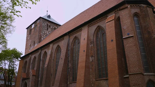 Régi templom a történelmi belvárosban Stade Németországban — Stock Fotó