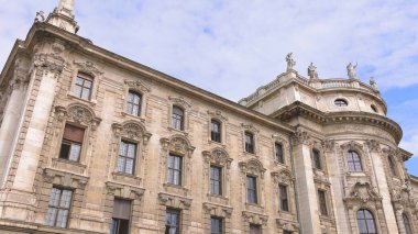 Münih 'teki Bölge Adalet Sarayı - MUNICH, Almanya - Haziran 03, 2021