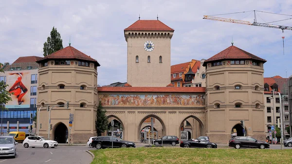 Isar Gate ve městě Mnichov - MNICHOV, NĚMECKO - 03. června 2021 — Stock fotografie