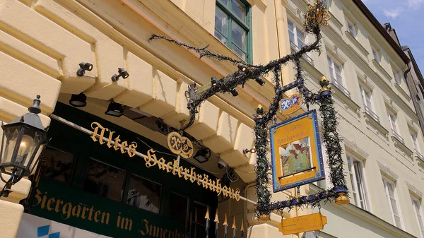 Antigua cervecería en Munich - famoso restaurante - MUNICH, ALEMANIA - 03 DE JUNIO DE 2021 — Foto de Stock