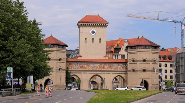 Puerta de Isar en la ciudad de Munich - MUNICH, ALEMANIA - 03 DE JUNIO DE 2021 — Foto de Stock