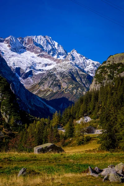 Швейцарские Альпы - удивительный вид на горы Швейцарии — стоковое фото