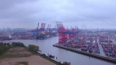 Hamburg Limanı 'ndaki konteyner terminali.