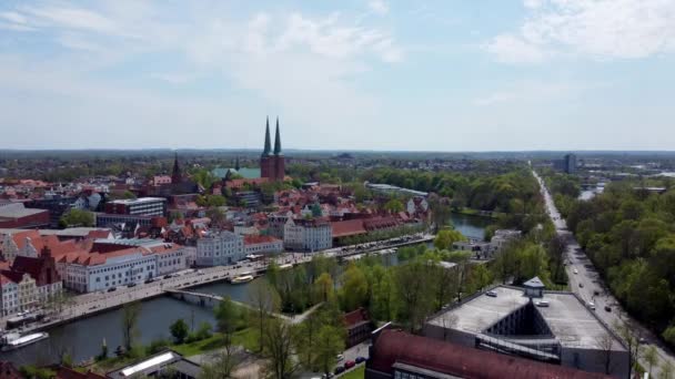 Berömda Holsten Gate i staden Lubeck Tyskland — Stockvideo