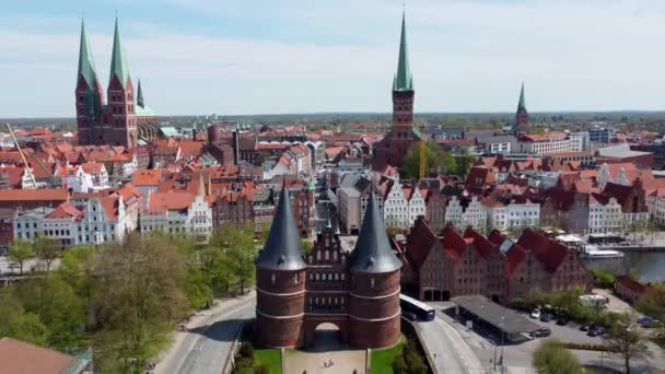 Famoso Holstentor en la ciudad de Lubeck Alemania — Vídeos de Stock