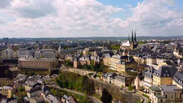 Altstadt in der Stadt Luxemburg von oben — Stockvideo