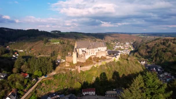 Αρχαίο κάστρο Vianden στο Λουξεμβούργο — Αρχείο Βίντεο