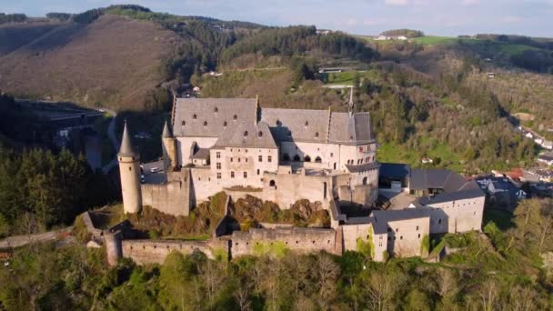 Starověký hrad Vianden v Lucemburku — Stock video