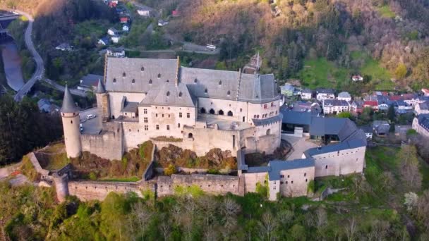 Starověký hrad Vianden v Lucemburku — Stock video