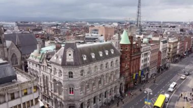 Dublin İrlanda 'nın inanılmaz bir şehri. Gökyüzü manzaralı.