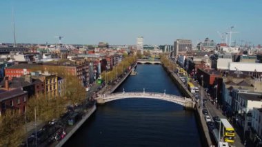 Dublin 'deki ünlü Ha Penny Köprüsü